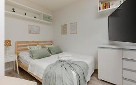 Light Studio With Balcony By Noclegi Renters
